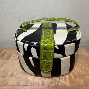 Vintage Zebra Print Jewelry Travel Case Storage Black White Green Tong Guang